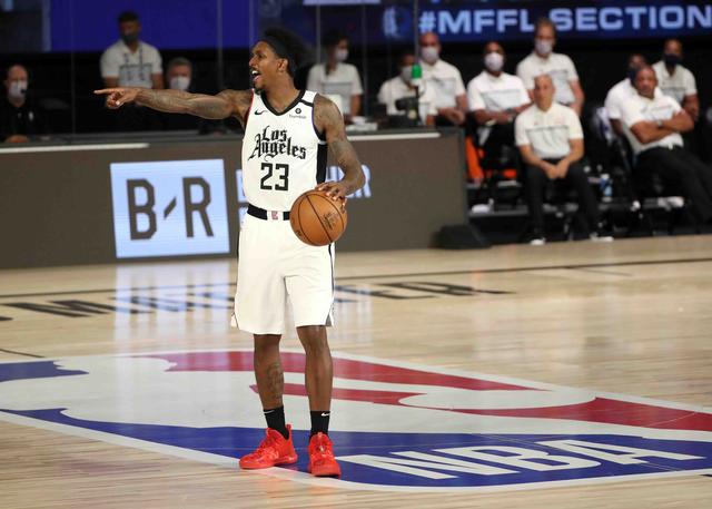 他详细询问 他详细询问